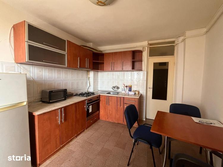 Apartament cu 3 camere semidecomandat în Central