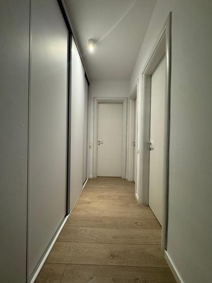 Apartament cu 3 camere semidecomandat, mobilat în Sisești