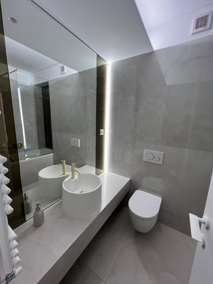 Apartament cu 3 camere semidecomandat, mobilat în Pipera