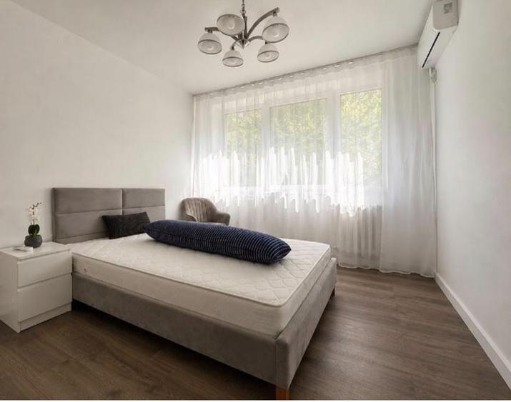Apartament cu 4 camere semidecomandat în Central