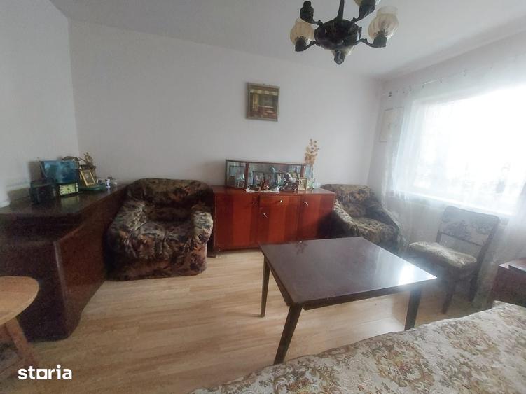 Apartament cu 3 camere decomandat în Aleea Trandafirilor