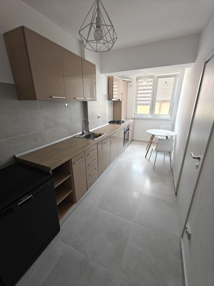 Apartament cu 3 camere decomandat în Popoveni