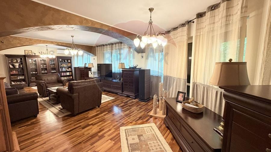 Duplex cu 4 camere cu Teren 108.81999969482 Mp în Radu Negru
