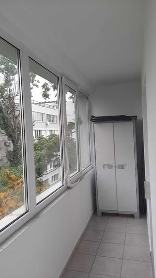 Garsonieră decomandată în Titan