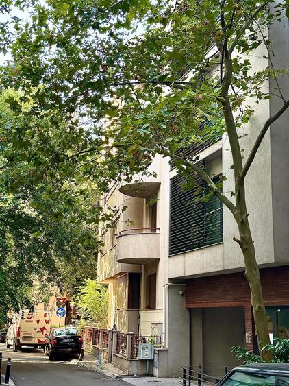 Apartament cu 4 camere decomandat în Dorobanți