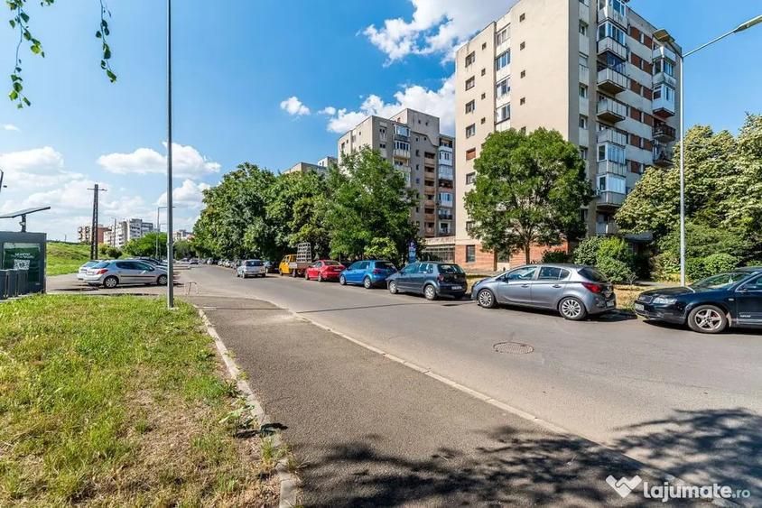 Spațiu comercial, de 400 mp, în Micălaca