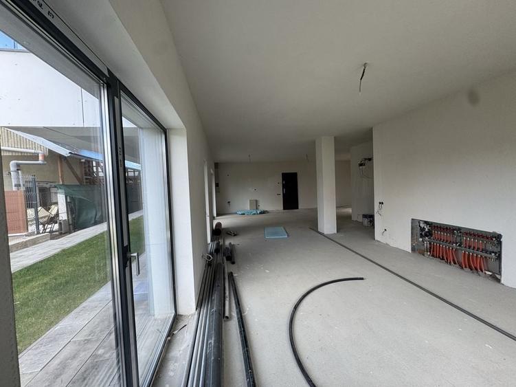 Apartament cu 3 camere semidecomandat în Dosu Bricii