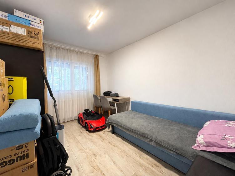 Apartament cu 3 camere decomandat, mobilat în Soarelui
