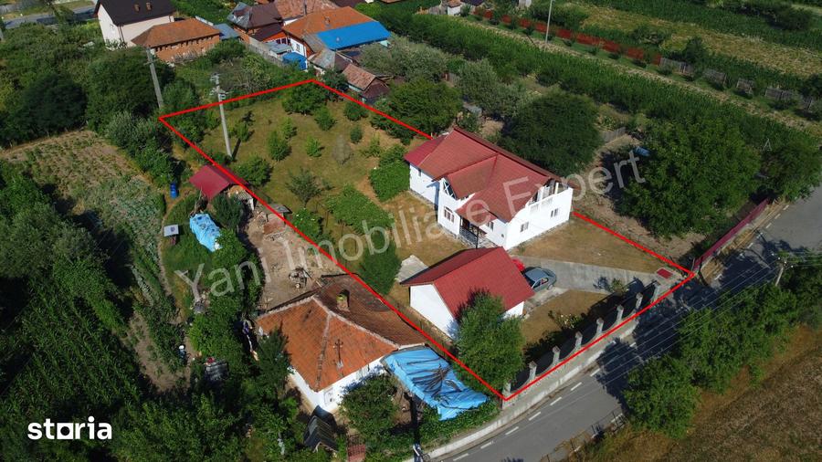 Casă cu 6 camere cu Teren 1289 Mp în Țițești