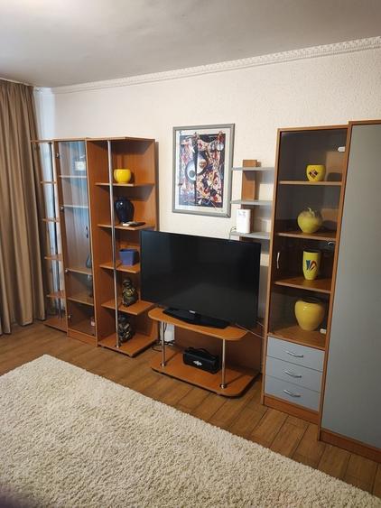 Apartament cu 3 camere decomandat, mobilat în Vatra Luminoasă