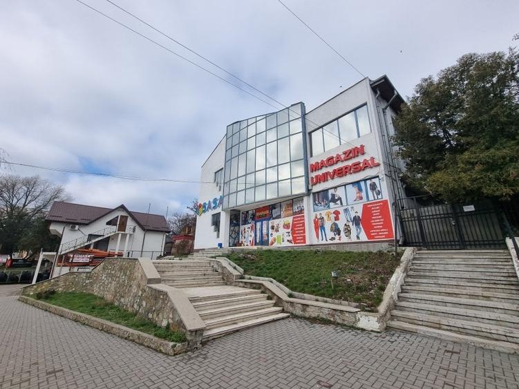 Spațiu comercial, de 1,700 mp, în Central