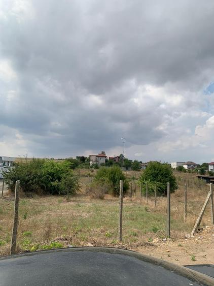 Teren Construcții intravilan de 550 mp, în Est