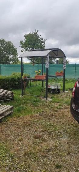 Casă cu 3 camere în Mărcești