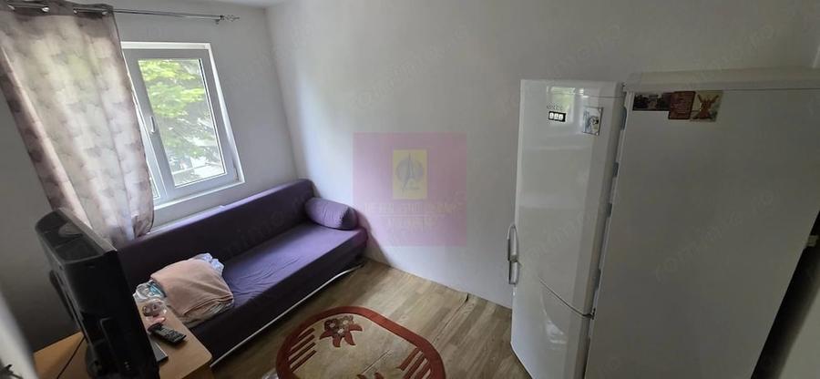 Apartament cu 3 camere semidecomandat în Autogară