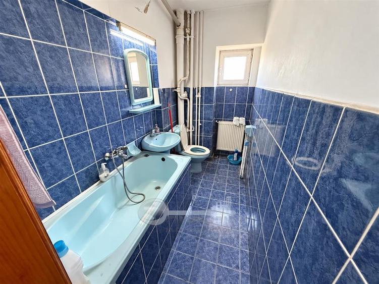 Apartament cu 3 camere decomandat, mobilat în Socola