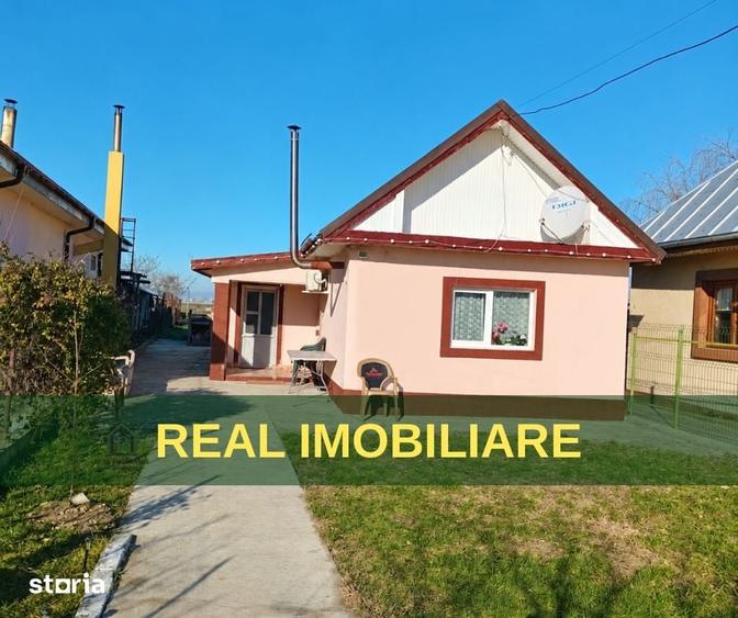 Casă cu 3 camere cu Teren 632 Mp în Țintești