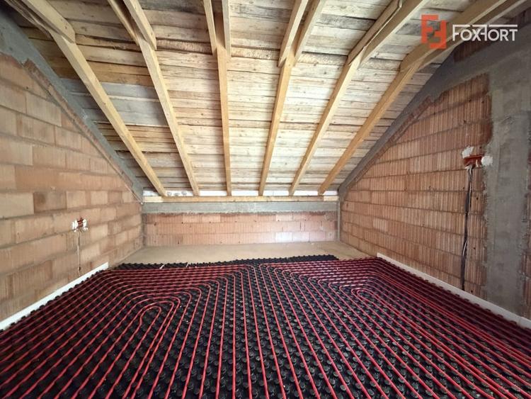 Casă individuală cu 4 camere cu Canalizare în Sânandrei