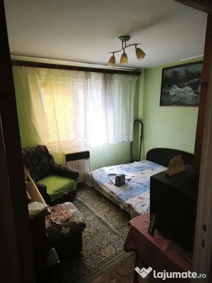 Apartament cu 3 camere decomandat în Exterior Vest