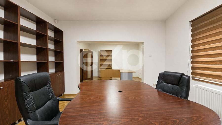 Apartament cu 3 camere decomandat în Tractorul