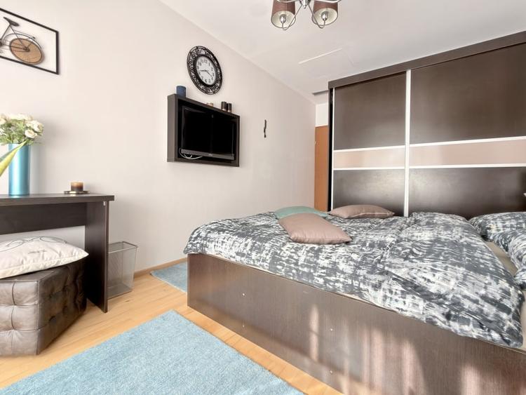 Apartament cu 2 camere semidecomandat, mobilat în Sat Vacanță