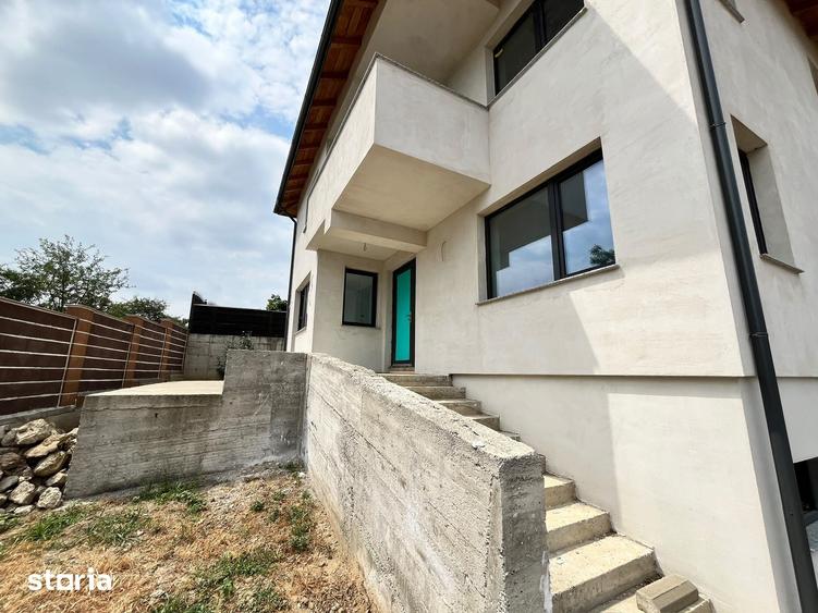 Casă cu 6 camere cu Teren 500 Mp în Central
