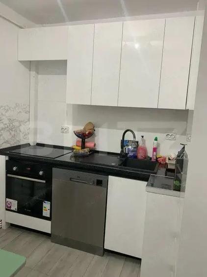 Apartament cu 3 camere decomandat în Teiu