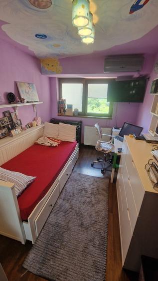 Apartament cu 3 camere semidecomandat în Central