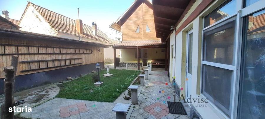 Casa deosebita cu spatiu comercial Rasnov - 9