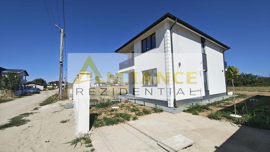 Casă individuală cu 4 camere cu Canalizare în Berceni
