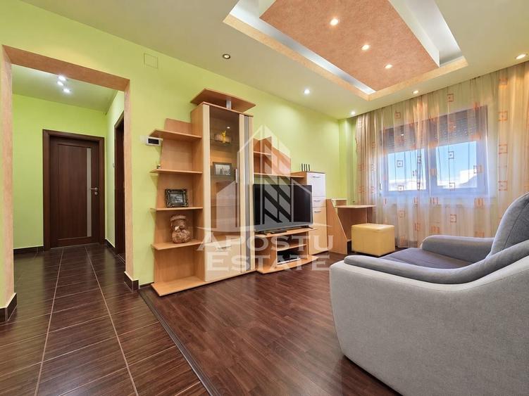 Apartament cu 4 camere decomandat, mobilat în Malul Mureșului