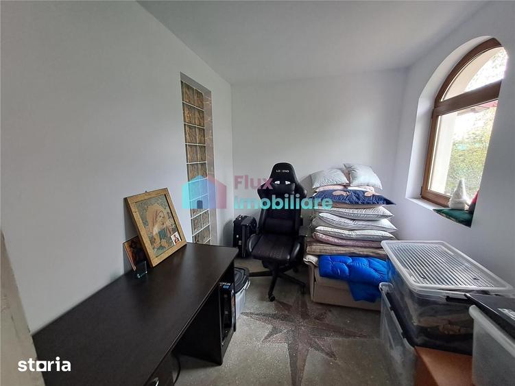 Casă cu 5 camere cu Teren 800 Mp în Cornu Luncii