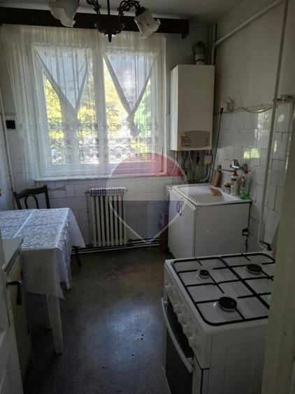 Apartament cu 3 camere semidecomandat în Est