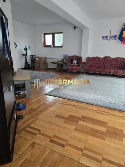 Casă individuală cu 4 camere cu Canalizare în Central