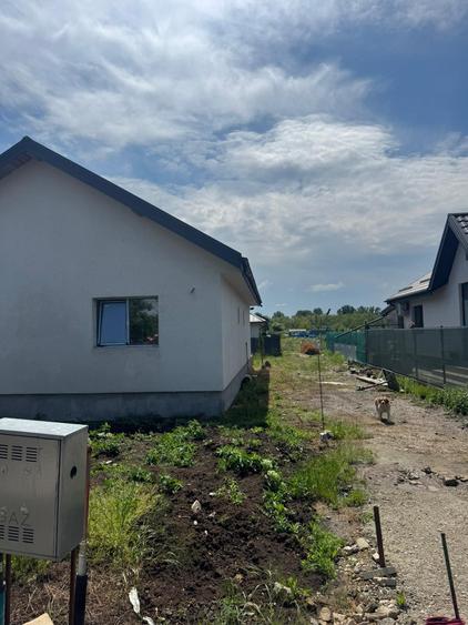 Casă individuală cu 3 camere cu Canalizare în Clinceni