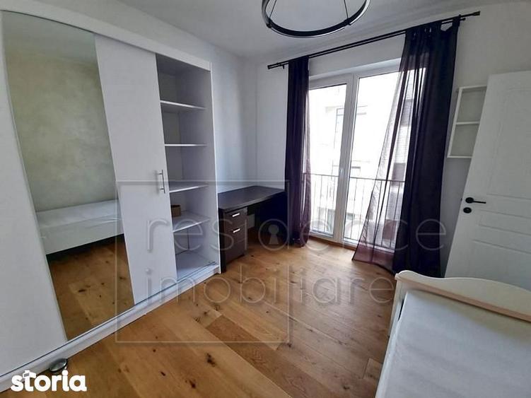 Apartament cu 4 camere semidecomandat, mobilat în Europa