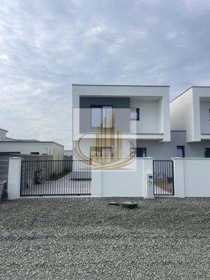 Duplex cu 4 camere cu Canalizare în Săcălaz