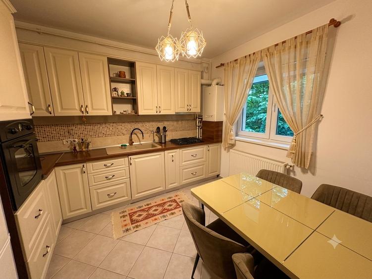 Apartament cu 3 camere decomandat în Popești-Leordeni