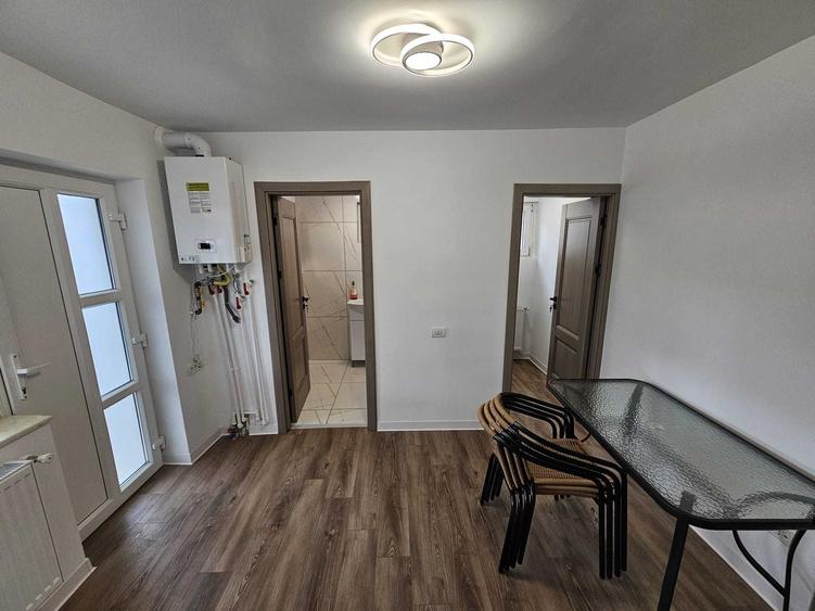 Casă cu 4 camere decomandat în Brătianu