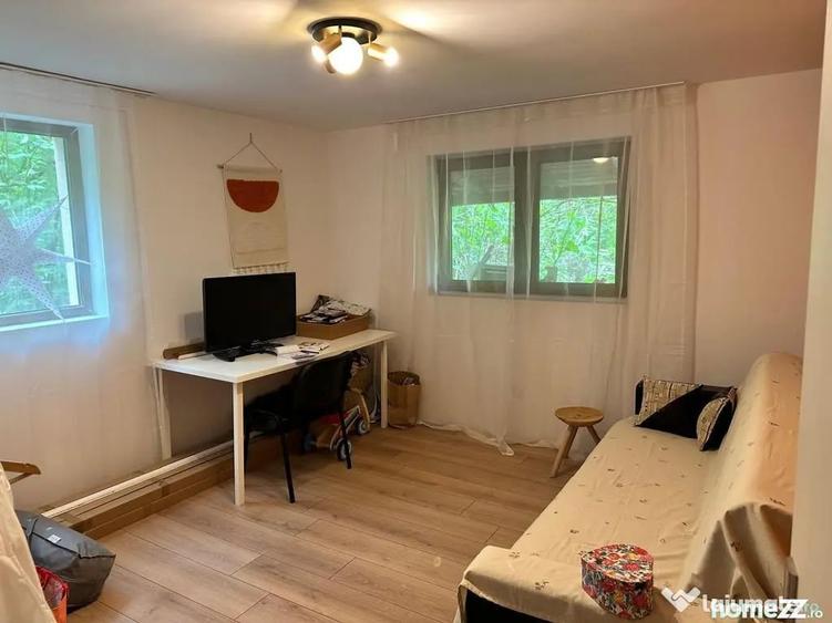 Casă cu 5 camere cu Teren 3029 Mp în Central