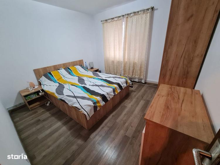 Apartament cu 3 camere decomandat, mobilat în Nicolina