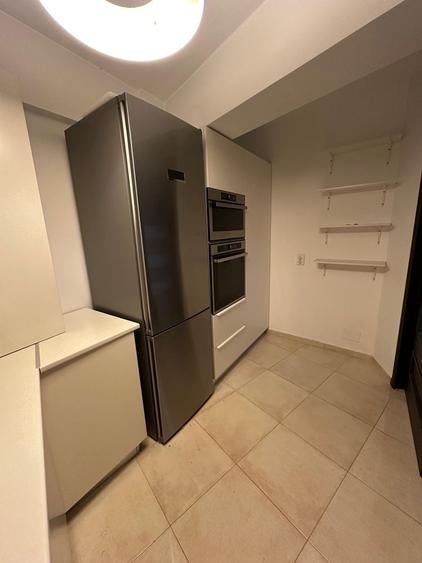 Apartament cu 3 camere decomandat în Berceni