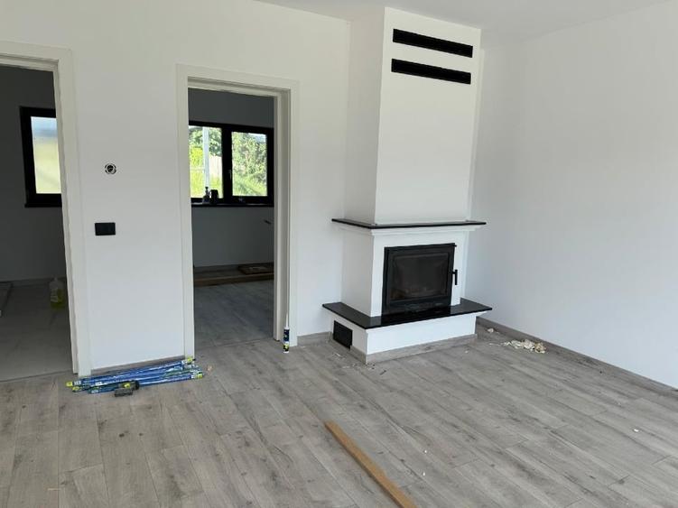 Casă individuală cu 4 camere cu Teren 1000 Mp în Dobrovăț