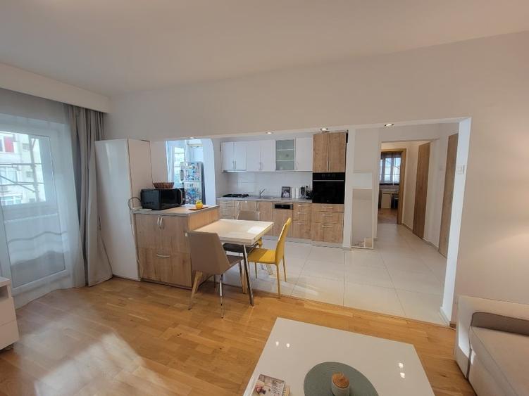 Apartament cu 3 camere în Colentina