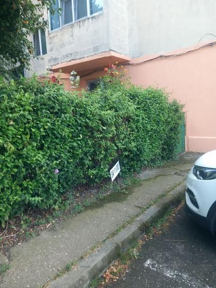Apartament cu 2 camere semidecomandat în Uiești