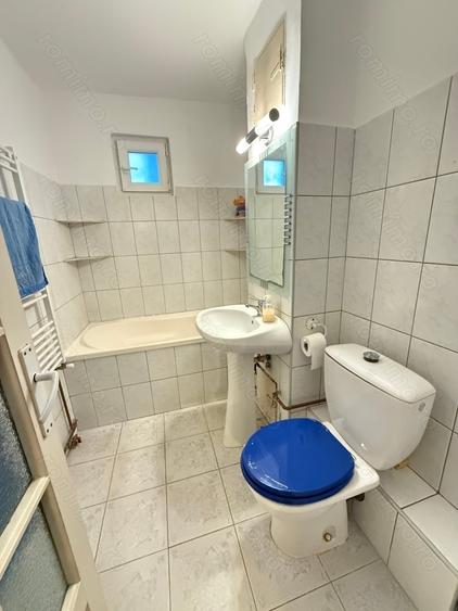 Apartament cu 3 camere decomandat în Girocului