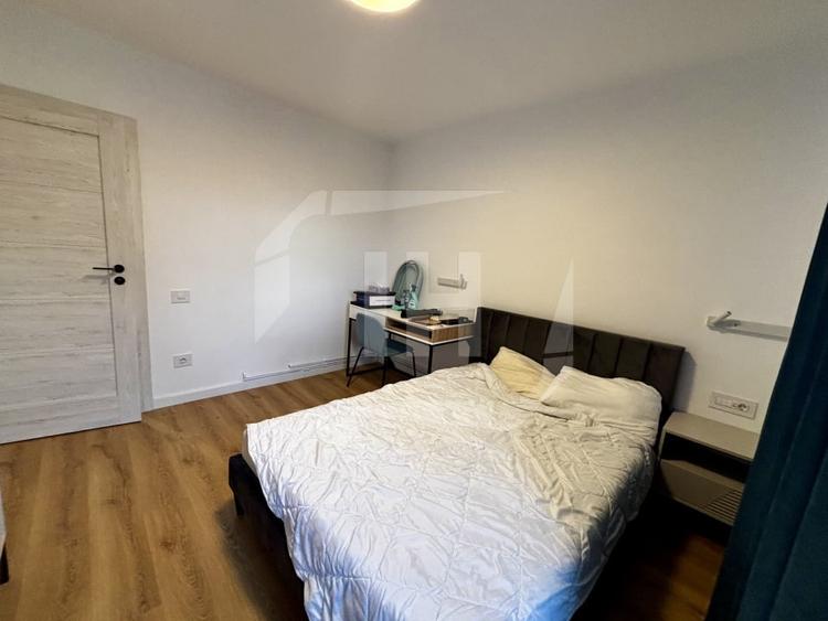 Apartament cu 3 camere semidecomandat, mobilat în Central