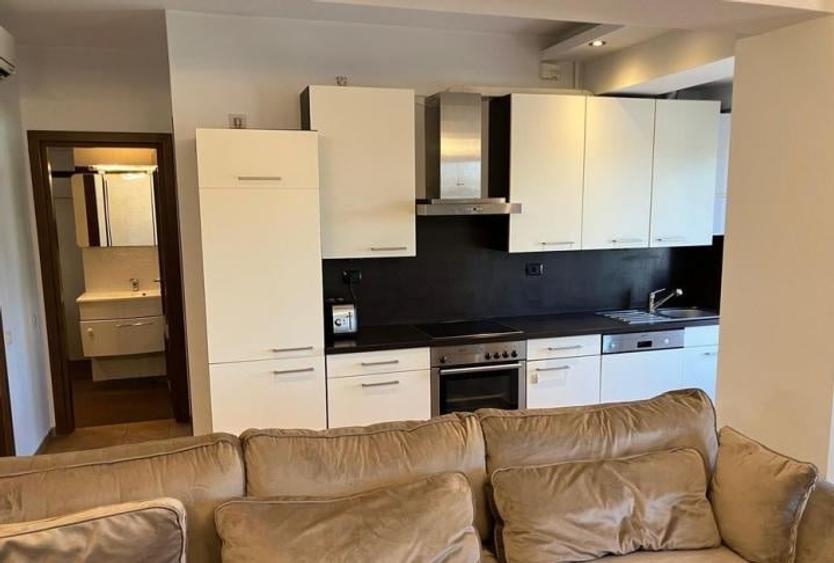 Apartament cu 3 camere semidecomandat, mobilat în Dacia