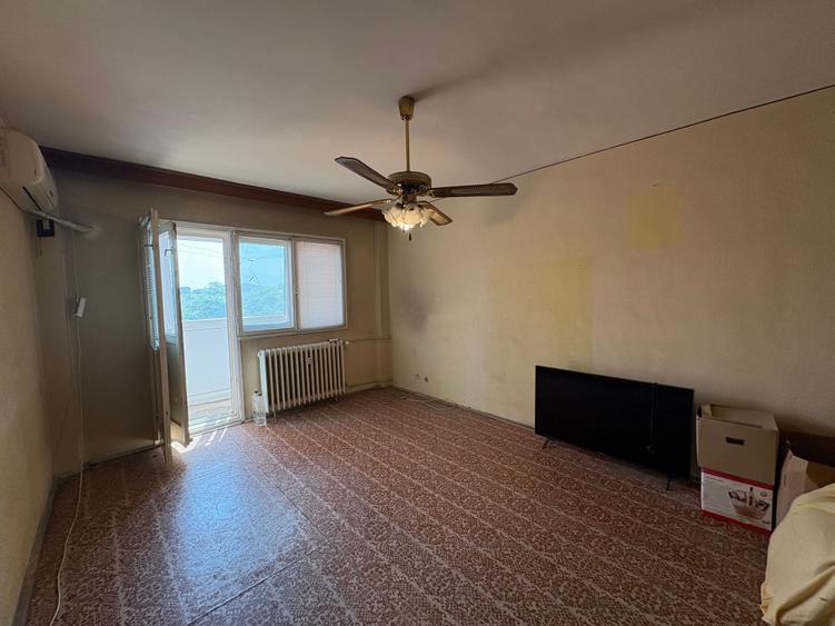 Apartament cu 3 camere decomandat în Titan