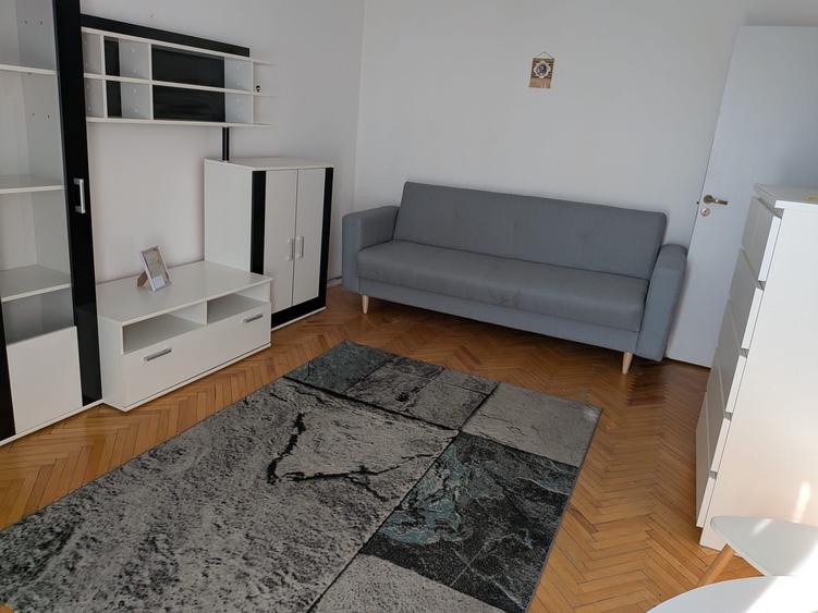 Apartament cu 3 camere decomandat în Șagului
