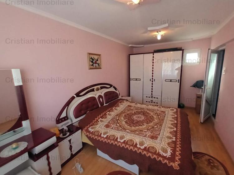Apartament cu 3 camere decomandat în Apollo